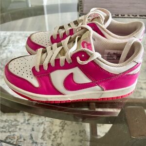 Nike Dunks Size 4 (Big Kids)